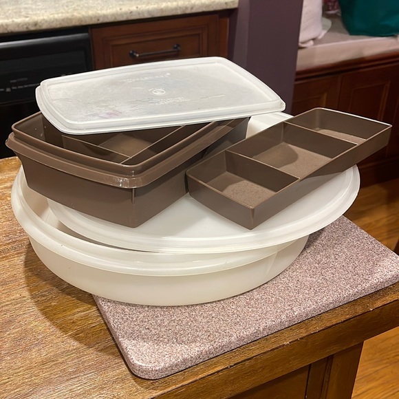 Vintage Tupperware 13" White Storage/Snack container and sewing box - Picture 2 of 3